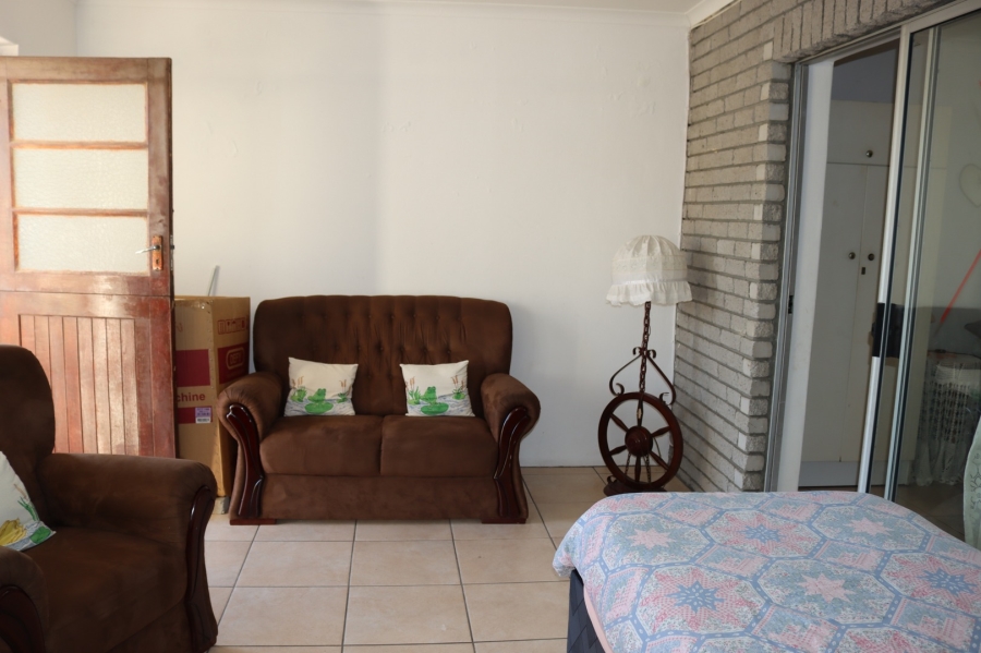 To Let 4 Bedroom Property for Rent in Bettys Bay Western Cape